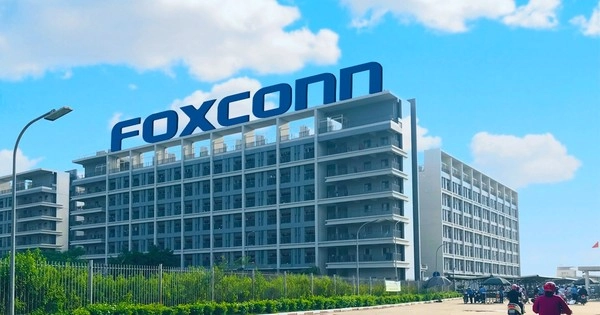 Nhà máy Foxconn 1
